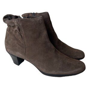 Munro Alfie Brown Suede 9.5 Narrow Almond Toe Block Heel Booties